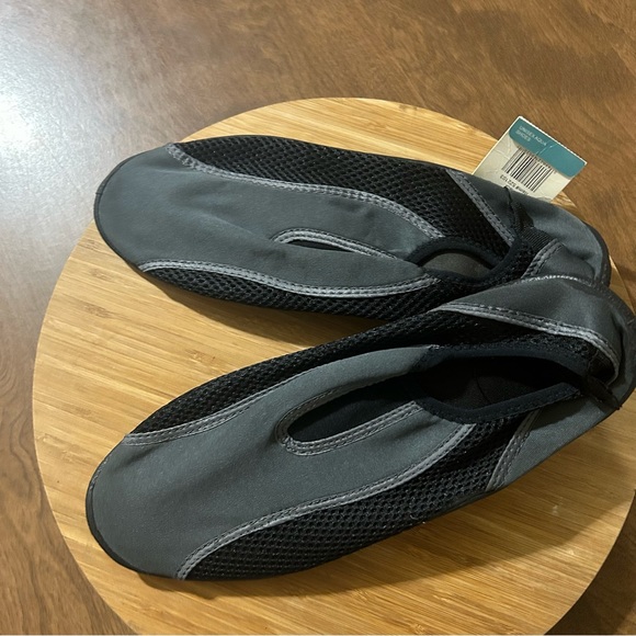 3/$15 Men's water shoes M  NWT - Picture 5 of 5